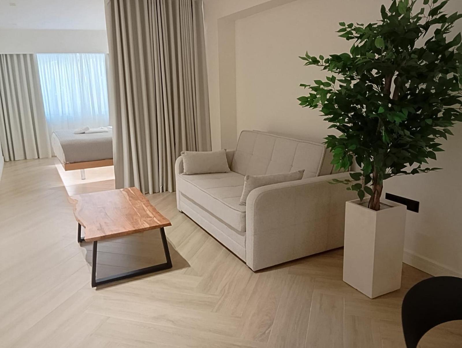 Aparthotel Triple A - Near Ermou Shopping Street - Family Hospitality - Free Parking! Ateny Zewnętrze zdjęcie